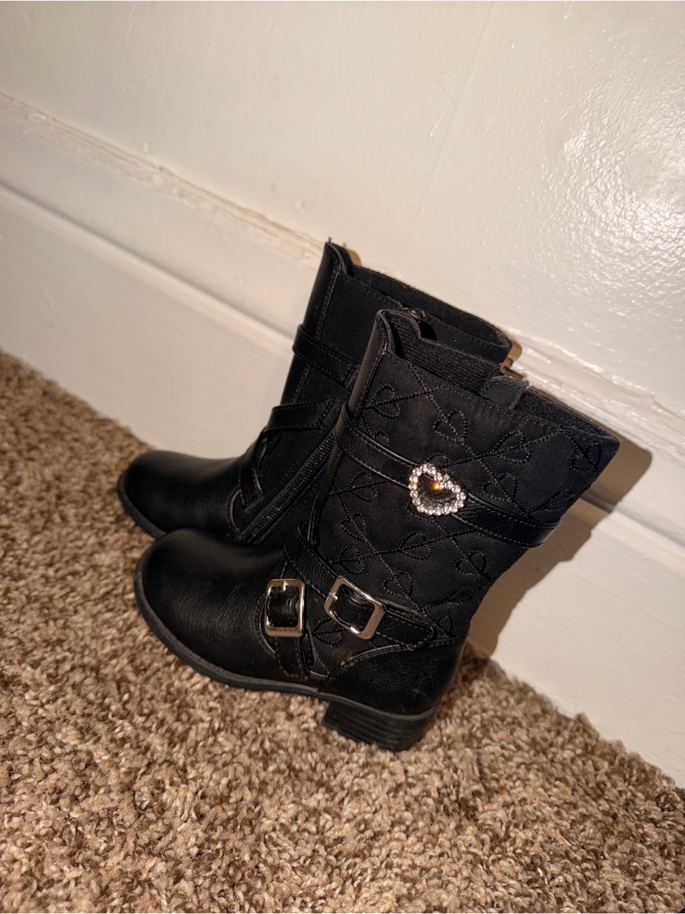 Girls Black Heart-Accent Mid-Calf Boots Toddler size 7
